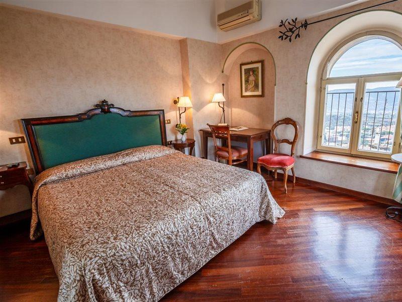 Hotel Fortuna เปรูจา ภายนอก รูปภาพ
