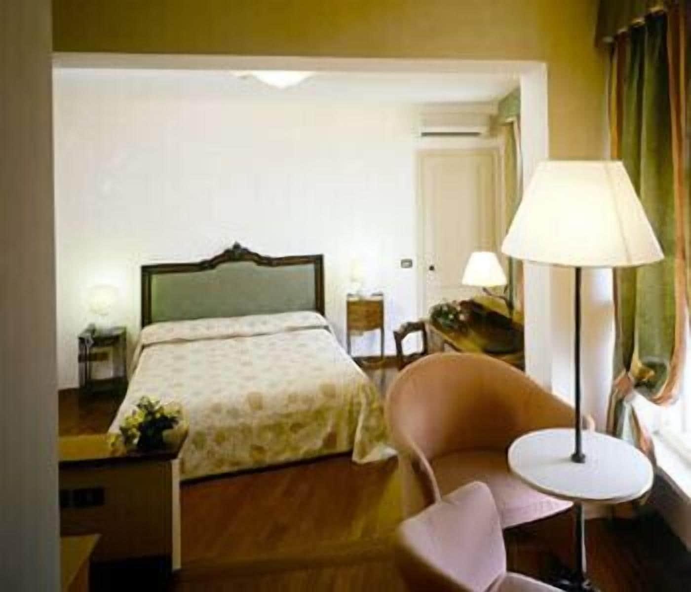 Hotel Fortuna เปรูจา ภายนอก รูปภาพ