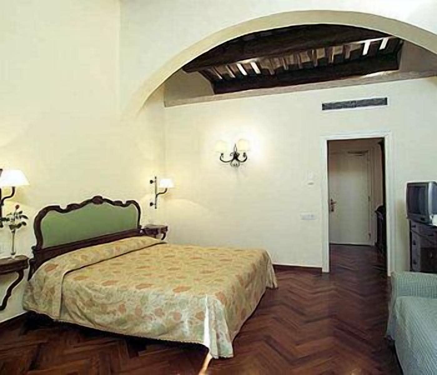 Hotel Fortuna เปรูจา ภายนอก รูปภาพ
