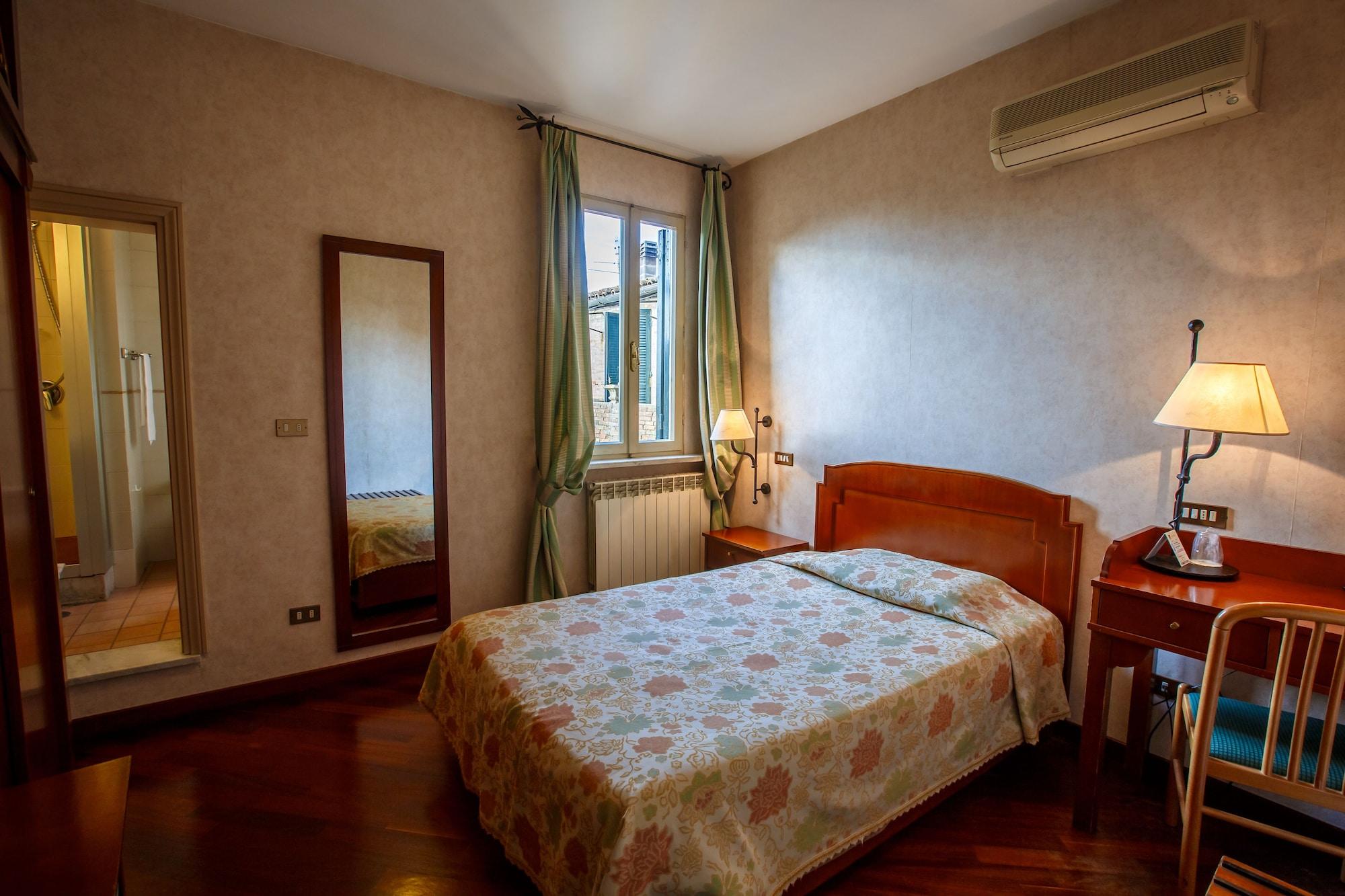 Hotel Fortuna เปรูจา ภายนอก รูปภาพ