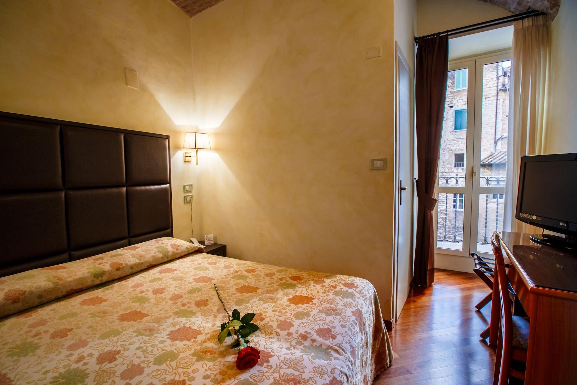 Hotel Fortuna เปรูจา ภายนอก รูปภาพ