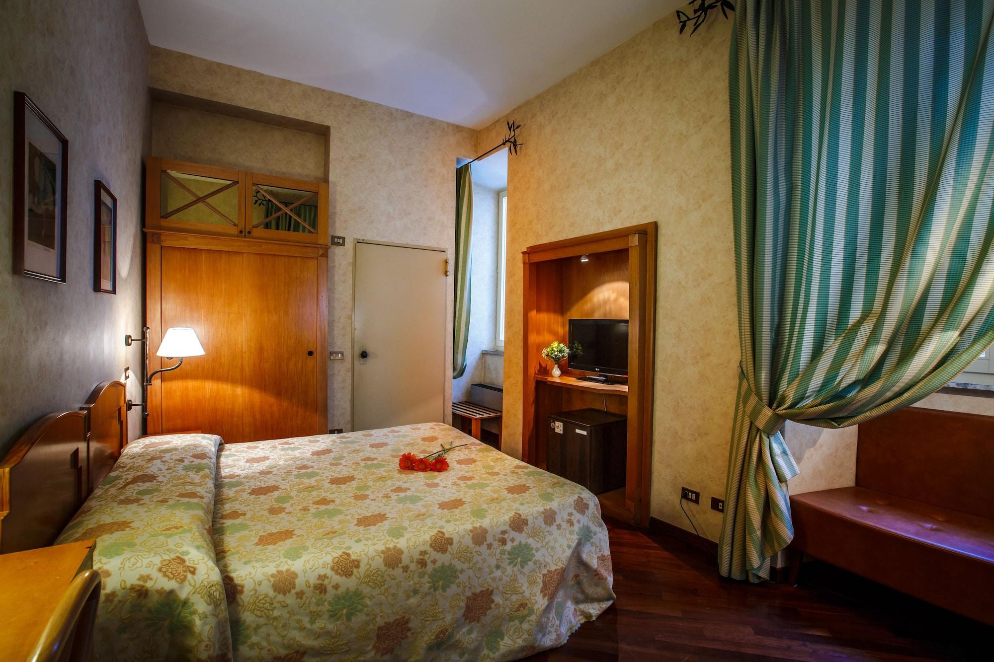 Hotel Fortuna เปรูจา ภายนอก รูปภาพ