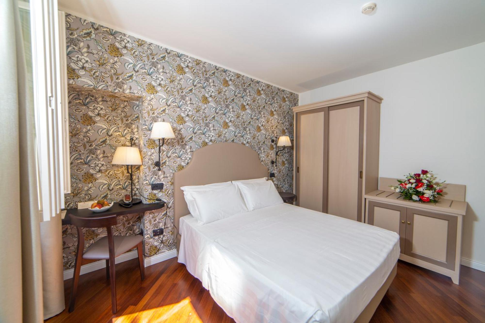 Hotel Fortuna เปรูจา ภายนอก รูปภาพ