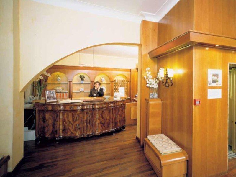 Hotel Fortuna เปรูจา ภายนอก รูปภาพ