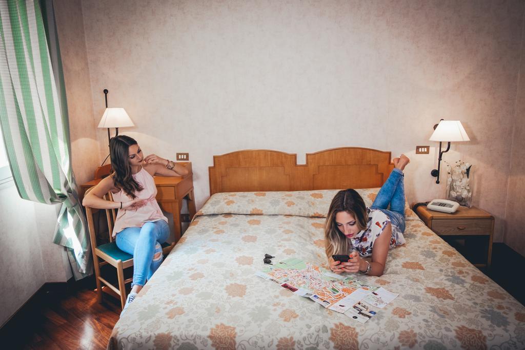 Hotel Fortuna เปรูจา ภายนอก รูปภาพ