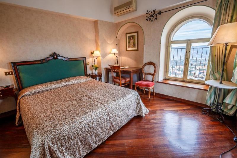 Hotel Fortuna เปรูจา ภายนอก รูปภาพ